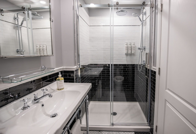 Bathroom 4, Hotel Acadia, Communauté-Urbaine-de-Québec