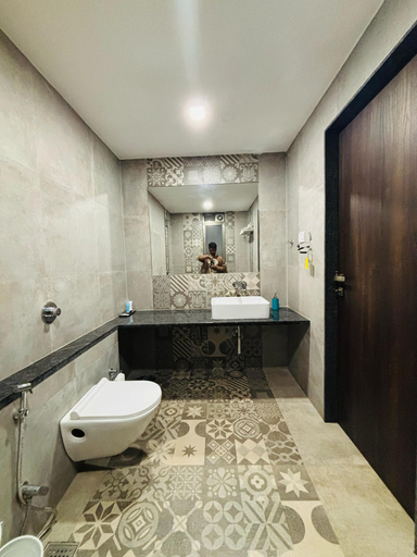 Bathroom 3, MOUNTAIN BREEZE RESORT, Satara