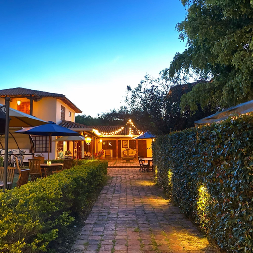 Exterior & Views
