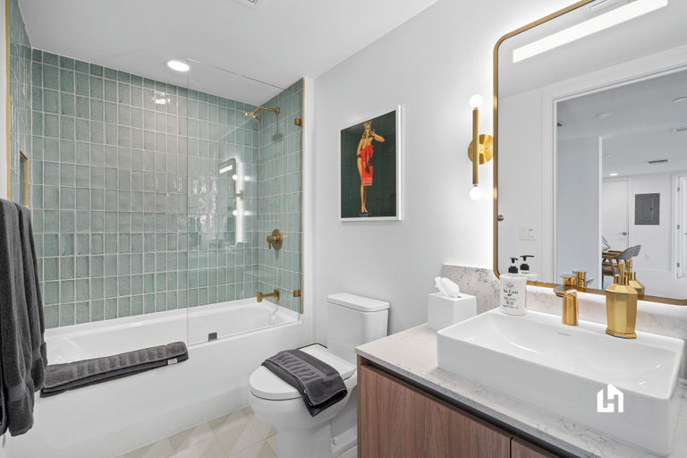 Bathroom 4, Stylish Apartments with Partial Ocean Views in Downtown, Miami-Dade