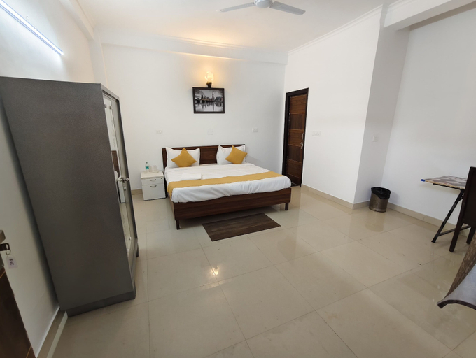 Bedroom 2, hotel Dream Palace, Gautam Buddha Nagar