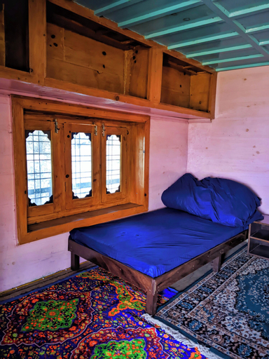 Bedroom 3, Benzer stays, Uttarkashi