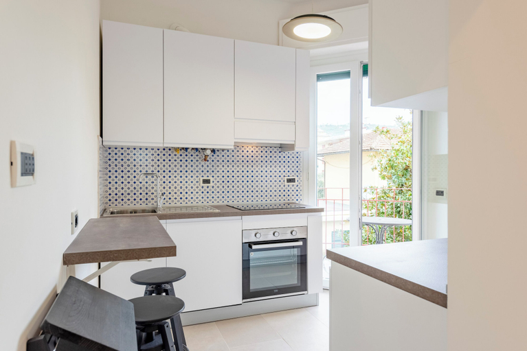 Others 4, Blissful Flat for 6 Close To The Beach, Genova