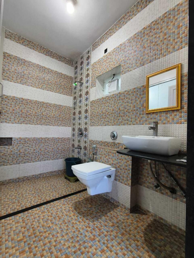 Bathroom 3, Hotel Hari Om Swimming Pool In Diu, Diu
