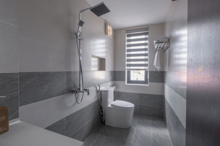 Bathroom, L'Amour Homestay, Huế
