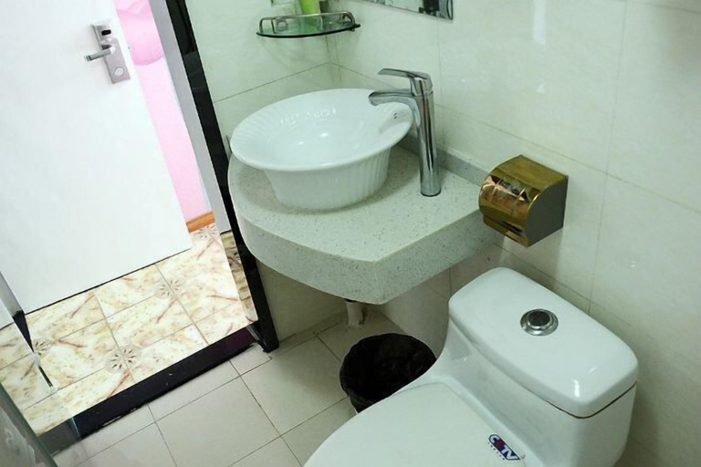 Bathroom 4, Shuanggang Hotel, Shanghai