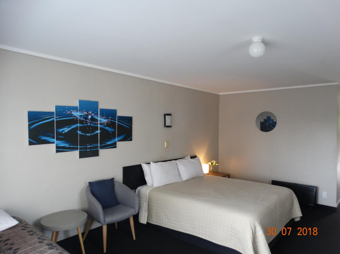 Bedroom 3, Ambassador Motel, Palmerston North