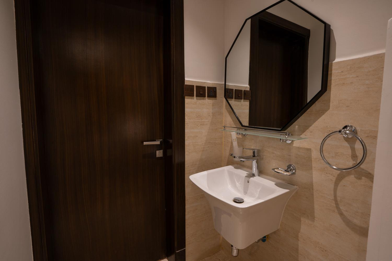 Bathroom 3, Arkan Arena Apartment, Riyadh