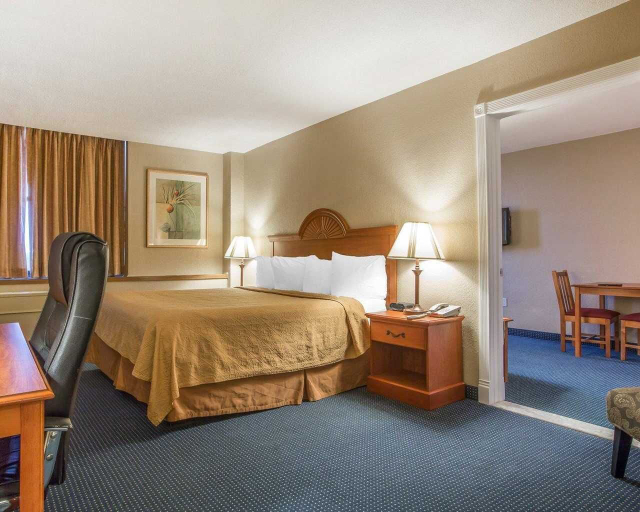 Bedroom 3, St. Lawrence Hotel, Saint Lawrence