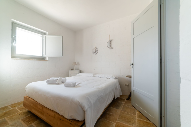 Bedroom 3, Trullo Ape Regina in Monopoli, Bari