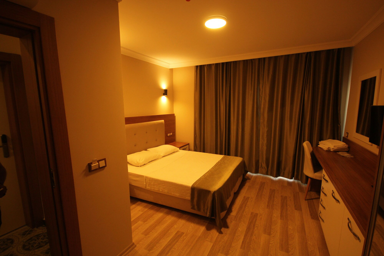 Bedroom 2, Alptekin Otel, Menderes