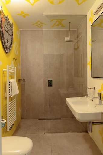 Bathroom 11