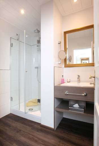 Bathroom 7