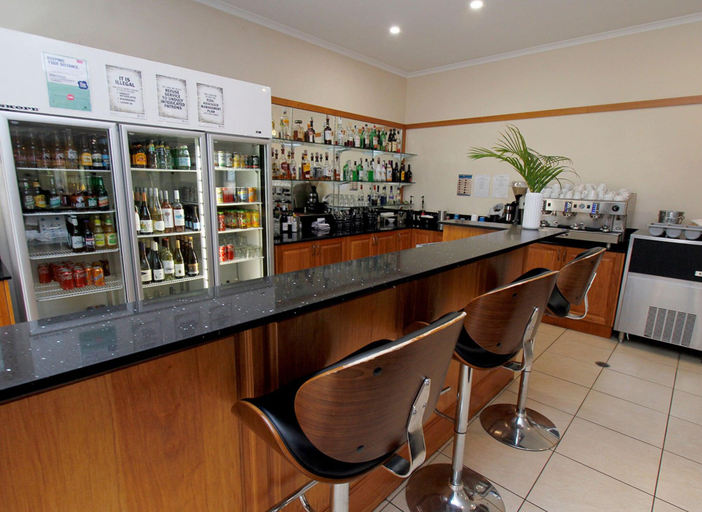 Food & Drinks 5, The Palms Motel, Chinchilla