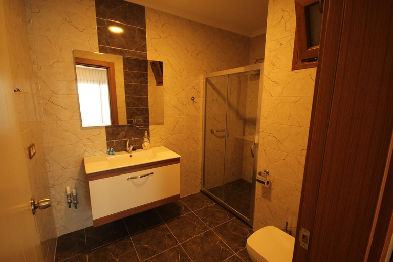 Bathroom 5, Alptekin Otel, Menderes