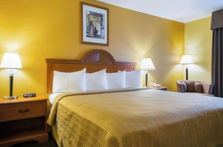Bedroom 3, Franklin Inn & Suites, Saint Mary