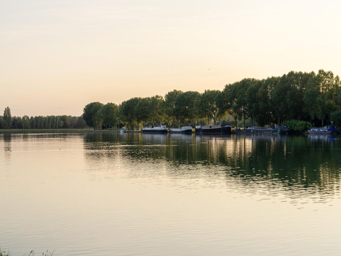 Others 3, Lakeside Love Nest, Hainaut