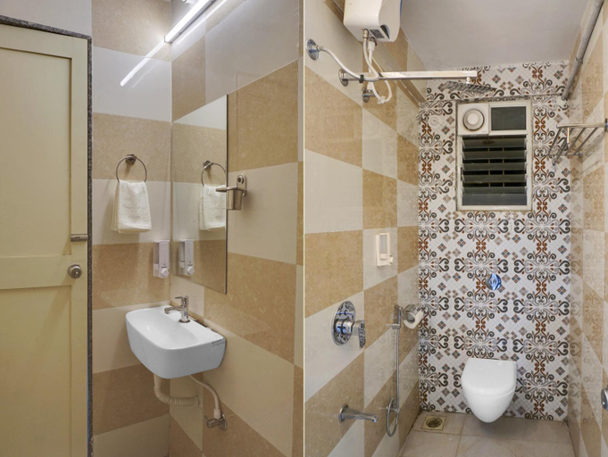 Bathroom 3, Urban Hometel, Pune