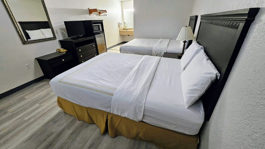 Bedroom 5, Budget Inn, Williamsburg