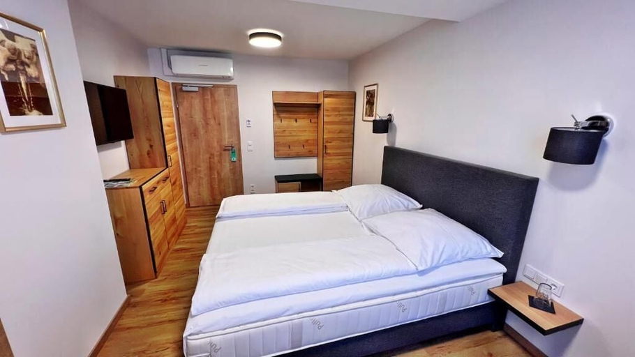Bedroom 2, Zu den drei Kronen, Offenbach
