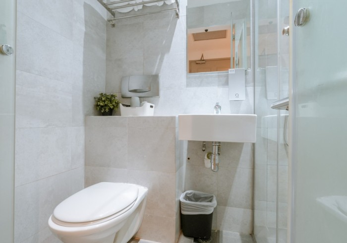 Bathroom 14