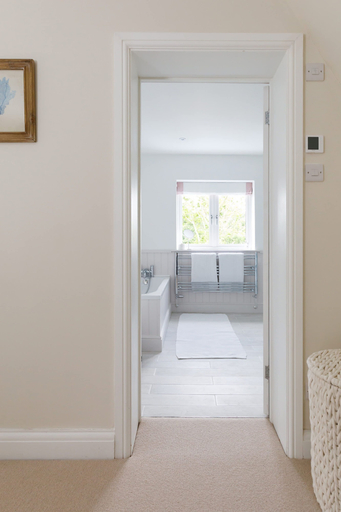 Bedroom 3, Stunning 5BR Home With Pool - 5 min to Beach, West Sussex