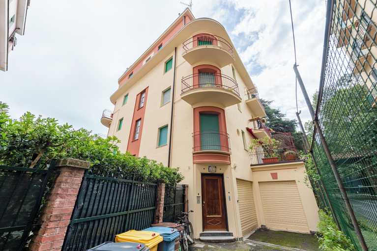Exterior & Views 2, Blissful Flat for 6 Close To The Beach, Genova