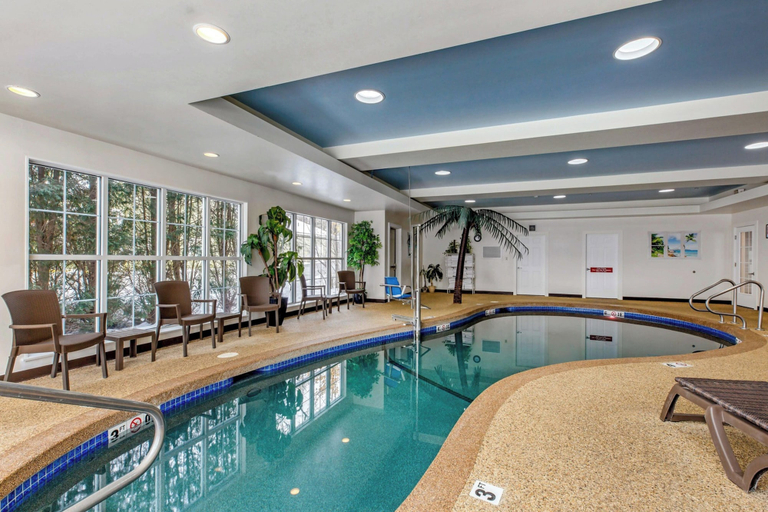 Sport & Beauty, Comfort Inn & Suites North Conway, Carroll