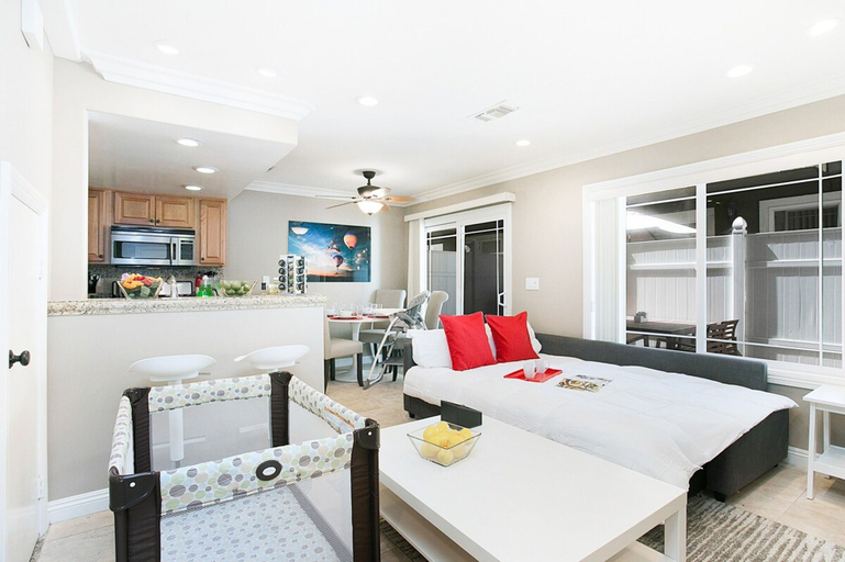 Room 2, Costa Mesa -newport- Patio - Free Parking-cm-2, Orange