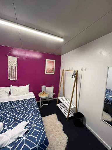 Bedroom 2, The Flaming Kiwi Backpackers, Queenstown-Lakes