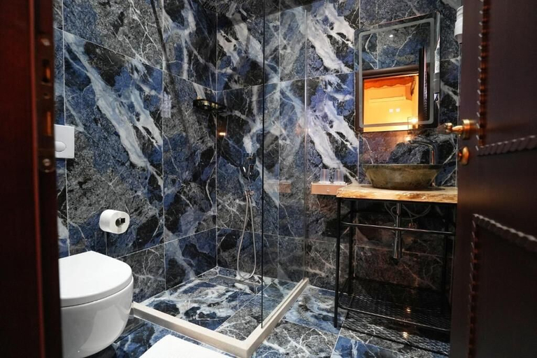 Bathroom 3, City Street Hotel, Gjirokastrës