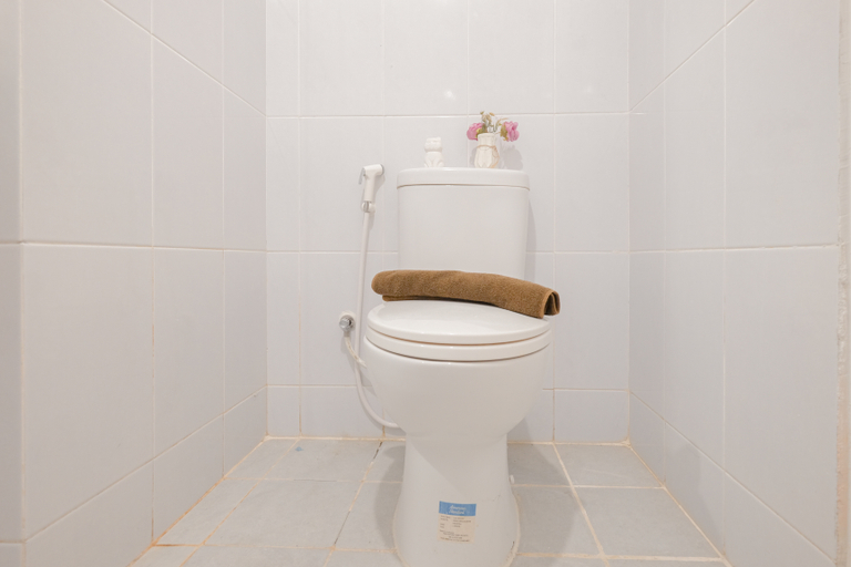 Bathroom 3, Cozy and Simply Look Studio Apartment Tokyo Riverside PIK 2 By Travelio, Tangerang