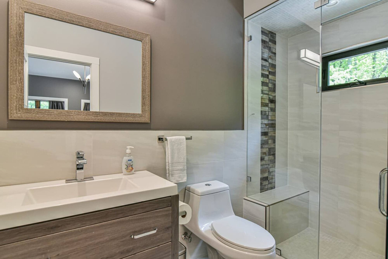 Bathroom 3, High Cliffs, Buncombe