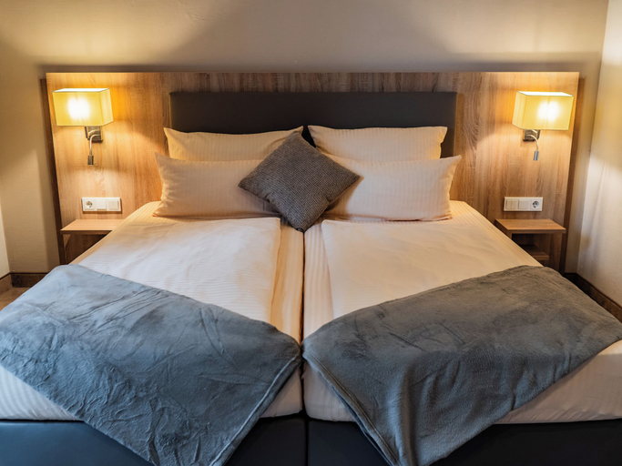 Bedroom 3, Wetzlarer Hof Hotel & Restaurant, Lahn-Dill-Kreis