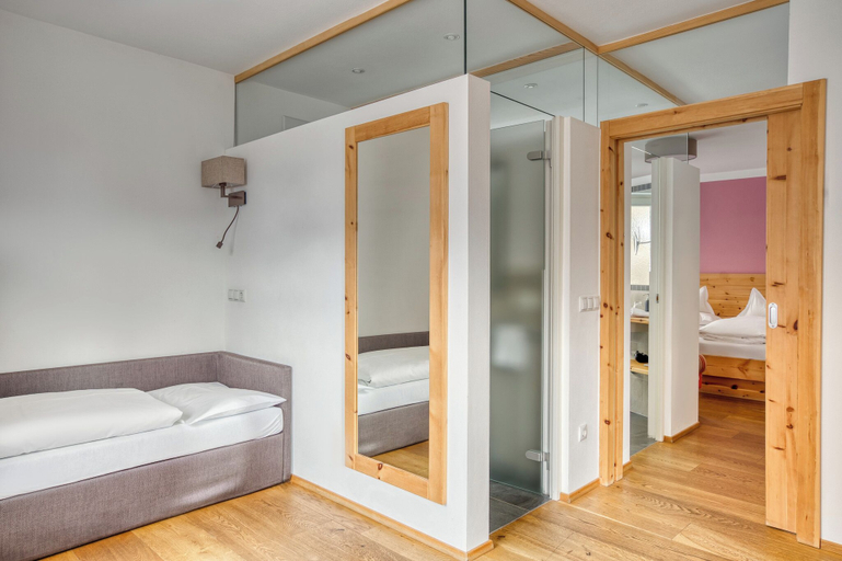 Bedroom 4, Berghaus Rosengarten, Bolzano