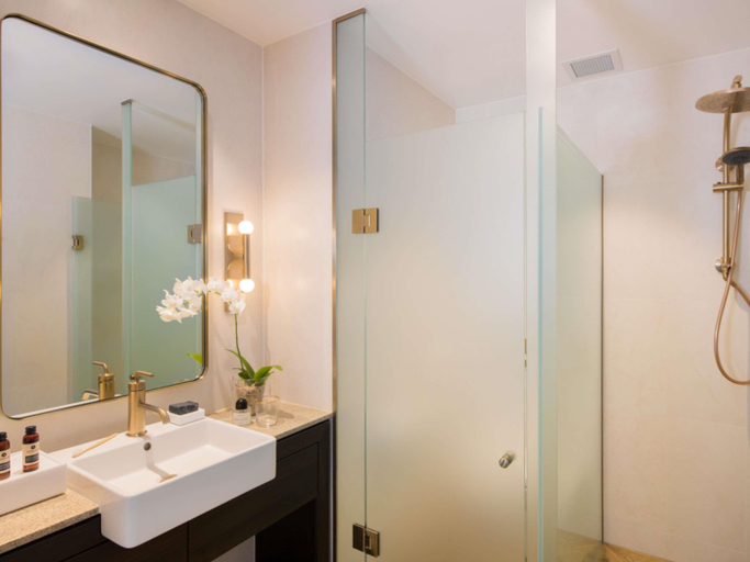 Bathroom 16