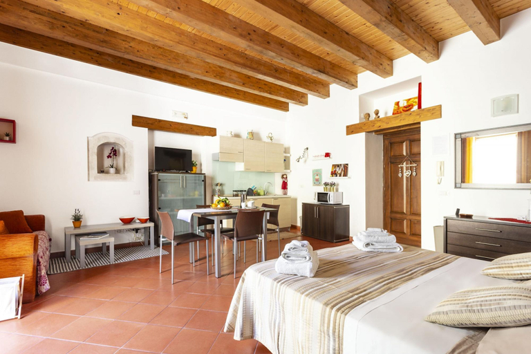 Room 3, Salomone Apartment 3, Syracuse