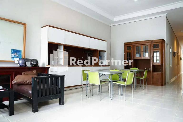 Public Area 3, RedDoorz @ Victory Homestay Karawaci, Tangerang