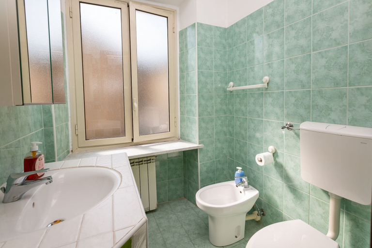 Bathroom 3, Grotta del Sapere, Torino