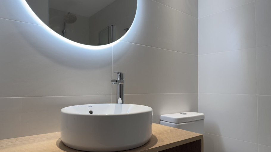 Bathroom 3, MYO Barcelona Hotel & Apartments, Barcelona
