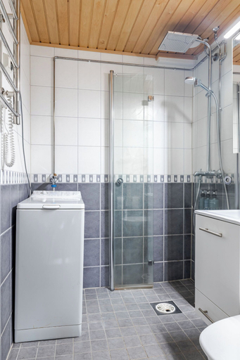 Bathroom 3, 2BR Apt near Center with Free Parking, Päijänne Tavastia