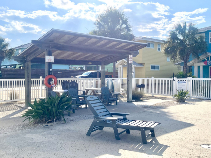 Exterior & Views 2, Rp14 - Cassie's Surfing Cow Cottage, Nueces