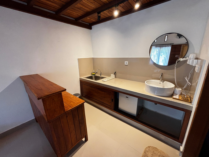 Bathroom 8