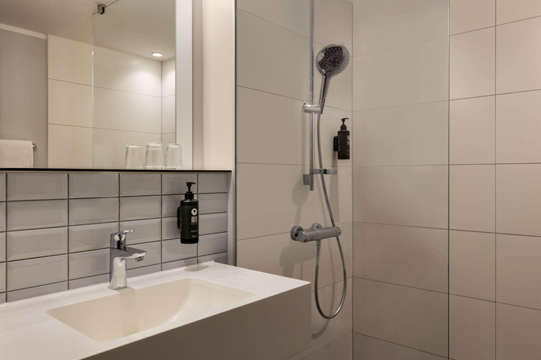 Bathroom 4, Vienna House Easy By Wyndham Leipzig, Leipzig