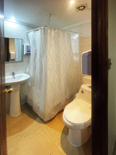 Bathroom 4, Hotel Nikyasan, Antofagasta