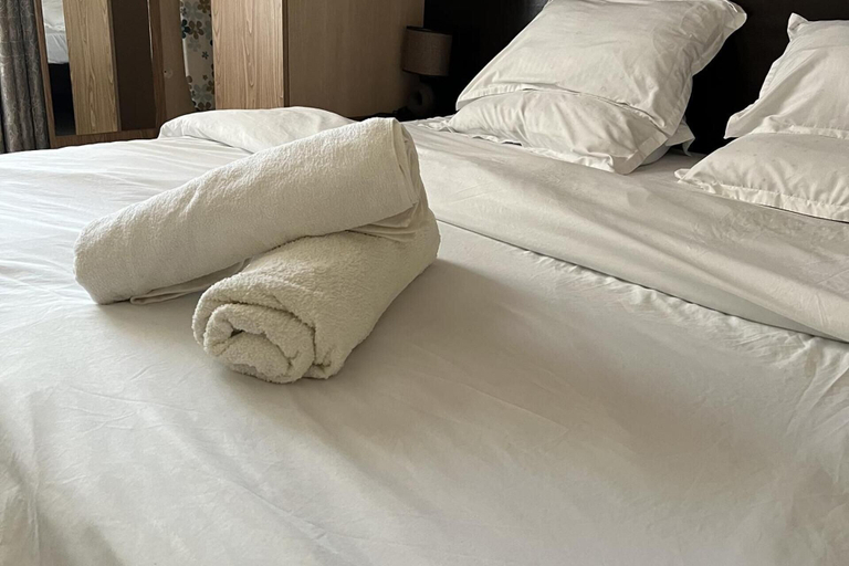 Room 3, 1 Bed Apt Sleeps 2 - Indoor Pool - Enclosed Garden, Langata