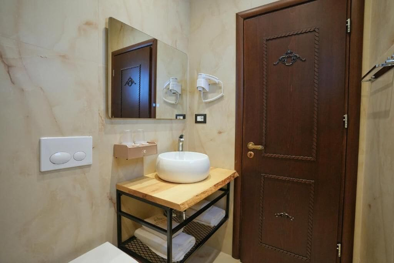 Bathroom 3, City Street Hotel, Gjirokastrës