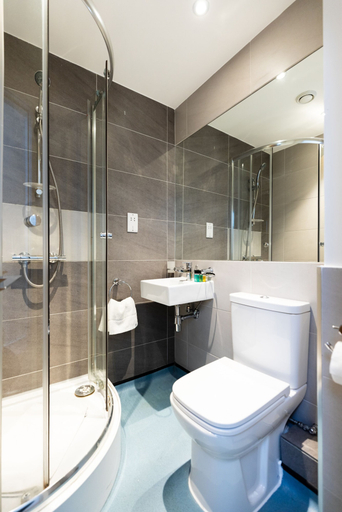 Bathroom 4, Kensington High Street Suites, London