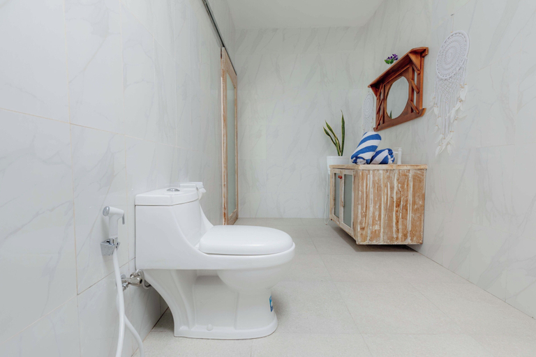 Bathroom 14