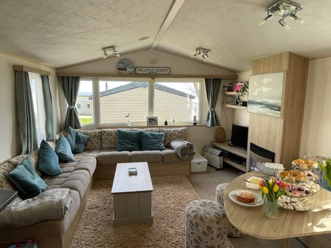 Living area, 3 Bed-sleeps 8-pet Friendly-parking-sea View, Devon
